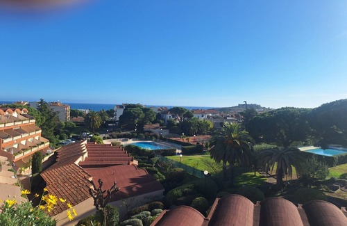 Plaine de la Brague Apartment | Idyllic Retreat with Ocean View, Pool & Pet-Friendly Perks