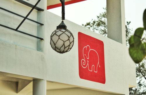 Kuzhuppilly Hotel | Elegant Petit Elephant: Oceanfront Oasis with Private Pool
