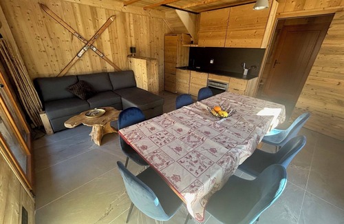 Saint-Francois-Longchamp Ski Chalet | Petit Chalet Complétement Rénové Donnant sur la Vallée de Maurienne, ski au Pied