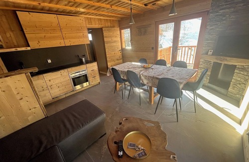 Saint-Francois-Longchamp Ski Chalet | Petit Chalet Complétement Rénové Donnant sur la Vallée de Maurienne, ski au Pied