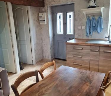 Saint-Germain-des-Fosses House | Cozy PETIT GÎTE: Child-Friendly Retreat with High Ratings