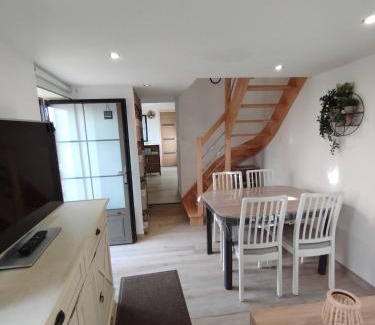 Huille House | Discover Petit gîte bleu: Family-Friendly Retreat Awaits