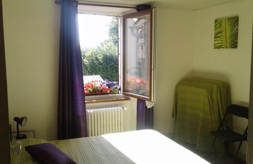 Aumont-Aubrac Apartment | Sunny Petit Gîte: Child-Friendly Retreat with 8.3/10 Rating