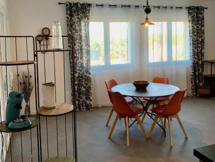 Vergeze Apartment | Serene Petit Havre de Paix: Family-Friendly Retreat