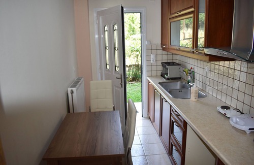 Kalambaka Apartment | Charming Petit House Under The Rocks with Ocean Views