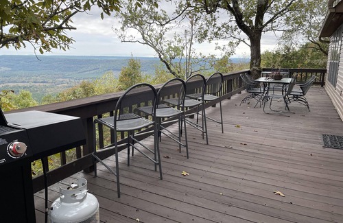 Morrilton House | Discover Petit Jean Cliffhouse: Family-Friendly Retreat