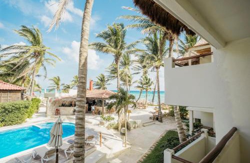 Villa Juarez Hotel | Relaxing Petit Lafitte Beach Front Hotel with Pool & Spa