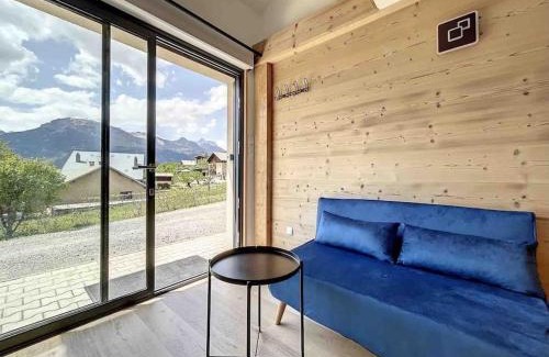 Guillestre Apartment | Cozy Mountain View Loft - Highly Rated for Families