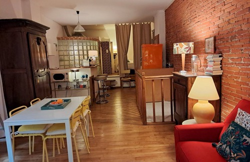 Matabiau Apartment | Charming Toulouse Loft with Free Secure Parking & Great Reviews