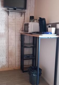 Chainee-des-Coupis House | Cozy Independent Room with Pet-Friendly Amenities