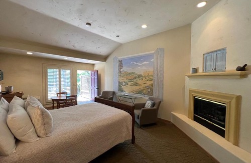 Yountville Hotel | Pet-Friendly Petit Logis Inn with High Guest Ratings