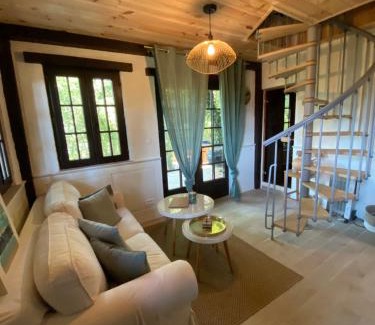 Auriac-du-Perigord House | Cozy Petit Maison du Chêne with Ocean View & Hot Tub