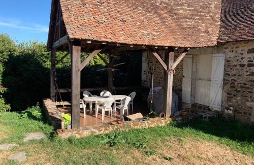 Coulonge House | Cozy Petit Moulin Renaissance: Pet-Friendly Retreat