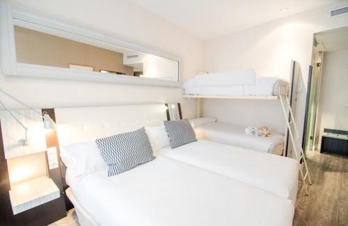 Centro Hotel | Discover the Cozy Petit Palace Chueca - Pet Friendly Haven