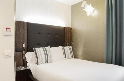 Algorta Hotel | Pet-Friendly Petit Palace Tamarises with Ocean Views