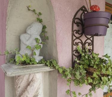 Cronenbourg Est Apartment | Family-Friendly Stay at Petit Paradis Croneuva - 9/10 Rating