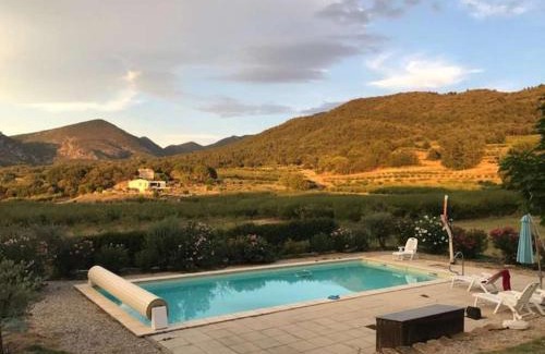 Malaucene Villa | Discover Petit Paradis: Family-Friendly Haven with Pool
