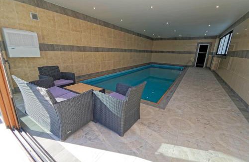Coubron Apartment | Cozy Petit Pied-à-Terre with Pool and Kitchen Access