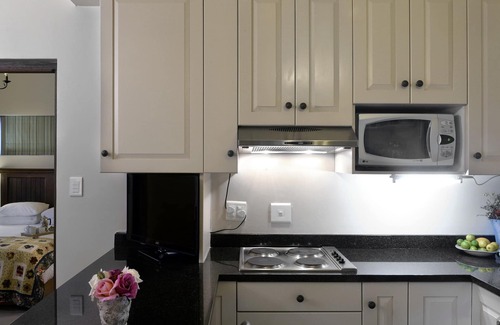 Franschhoek House | Petit Plaisir is a romantic self-catering cottage on the side of the village no1
