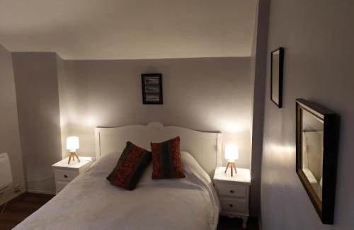 Velles Bed & Breakfast | Pet-Friendly Escape at Petit Saint Hubert with Ocean View