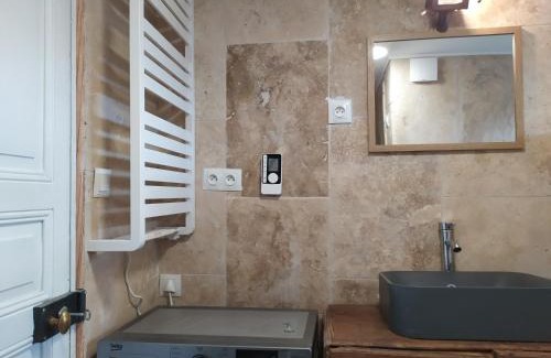 Velles Bed & Breakfast | Pet-Friendly Escape at Petit Saint Hubert with Ocean View