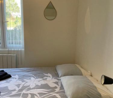 Salies-de-Bearn Apartment | Petit studio avec parking, très bien équipé proche des Thermes et du centre ville Nouvelle literie