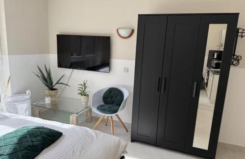 Sint-Idesbald Apartment | Petit studio charmant rénové fully renovated studio 1 min from the beach at St-Idesbald Koksijde