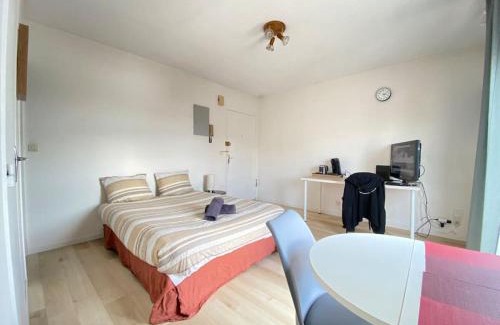 Clermont-Ferrand Apartment | Charming Petit Studio Corot St Jacques - Child-Friendly Stay