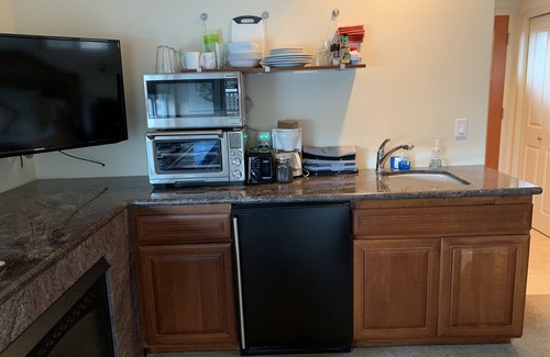 Northeast Bellevue Apartment | Petit Studio on Lake Sammamish near Microsoft and Nintendo
