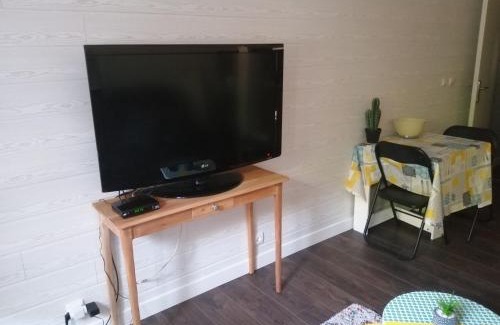 Biganos Apartment | Cozy Petite Habitation Meublée - Guest Rated 9/10