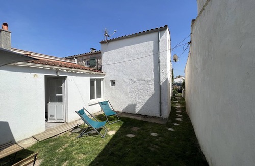 L'Echardiere House | Tranquil Petite Maison in a Picturesque Village Setting