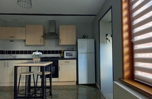Drincham Apartment | Charming Petite Maison with Private Garden and Kitchen