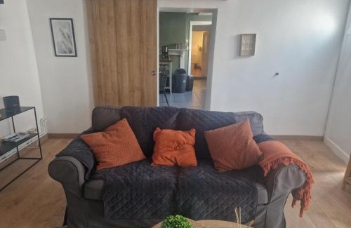 Pipaix House | Warm Petite Maison with Parking & Family-Friendly Amenities