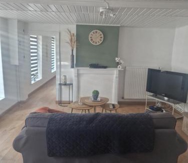 Pipaix House | Warm Petite Maison with Parking & Family-Friendly Amenities