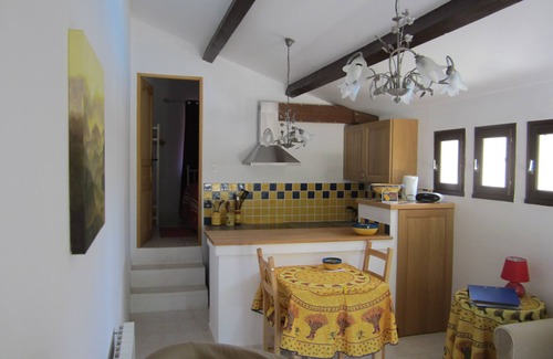 Cornillon House | Peaceful Petite Maison Clos Neuf with Pool in Vineyard