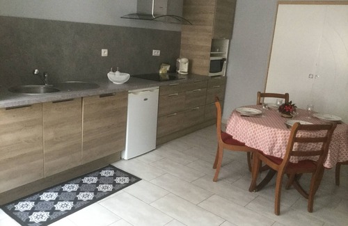 Ligny-le-Chatel House | Charming Petite Maison Dans le Chablisien - 10/10 Stay!