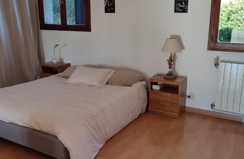 Peypin Villa | Charming Petite Maison en Provence for Family Getaways