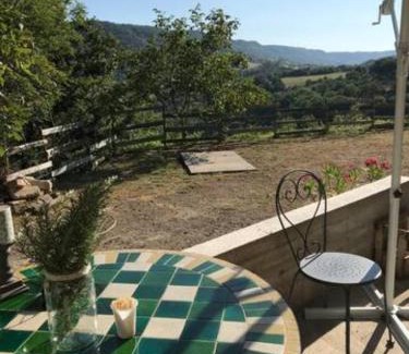 La Bastide-Pradines House | Idyllic Petite Maison Surrounded by Nature for Families