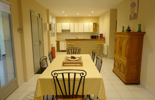 Longpont-sur-Orge Apartment | Serene Petite Maison Near Paris with Family and Pet Amenities