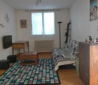 Cournon-dʼAuvergne House | Tranquil Garden Retreat in Cournon - Perfect for Families
