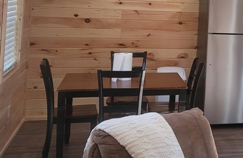 Genoa Cabin | Secluded Petite Piney Paradise in Texarkana, AR - 10/10 Rated
