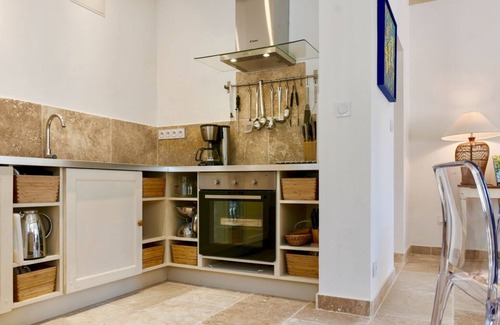 Saint-Seurin-de-Prats Villa | Petite Shambhala: Cozy Two Bedroom Villa with Kitchen