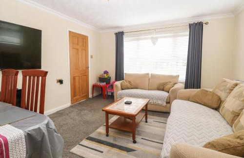 Malltraeth House | Experience Petlyns Patch: 4-Star Family & Pet-Friendly Retreat