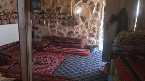Wadi Musa Ski Chalet | Petra Cottage: Family-Friendly Retreat with Hot Tub Access