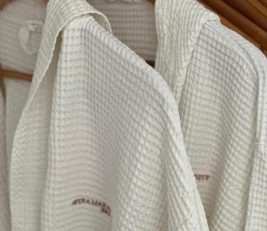 Mandrione Bed & Breakfast | Petra Maris B&B: Highly Rated with Breakfast & Dining Options