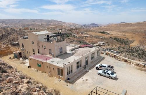 Wadi Musa Apartment | Pet-Friendly Petra Mountain House with High Guest Ratings