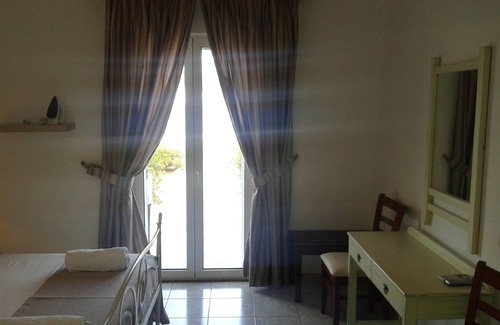 Sitia Hotel | Discover Petras Beach: Family-Friendly with Delightful Dining