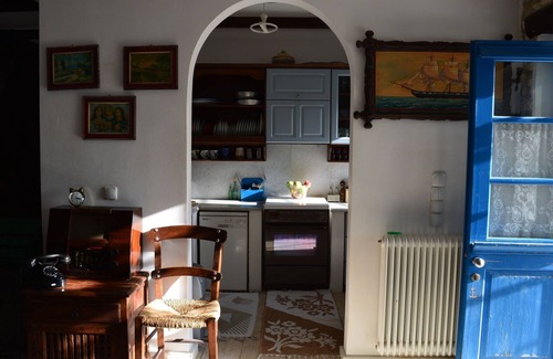 Katokhorion Apartment | Explore Petrino The Old Grocer in Scenic Katohori Village