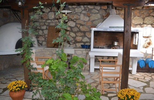 Katokhorion Apartment | Explore Petrino The Old Grocer in Scenic Katohori Village