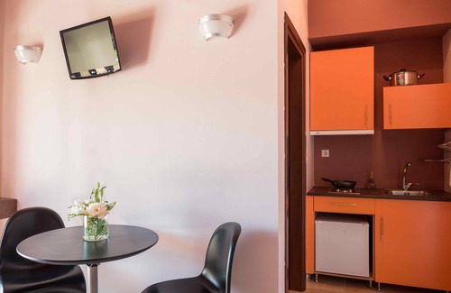 Limeniskos Hotel | Discover Petritos Rooms and Studios: Guest Rated 9.6/10